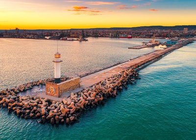 Пристанище Варна и Морският фар