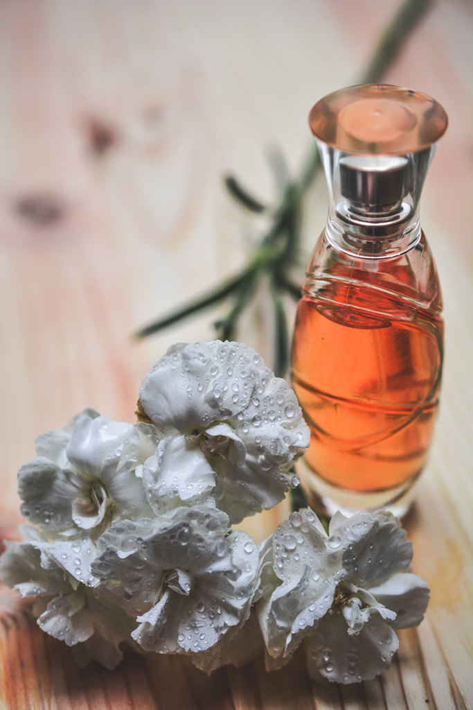 Face spray with rose water