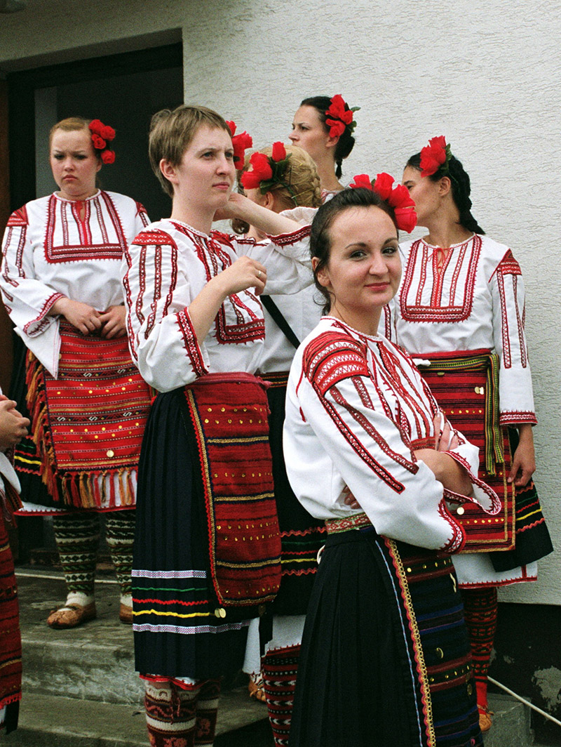 Traditional Bulgarian Costumes And Embroideries: History And Types ...